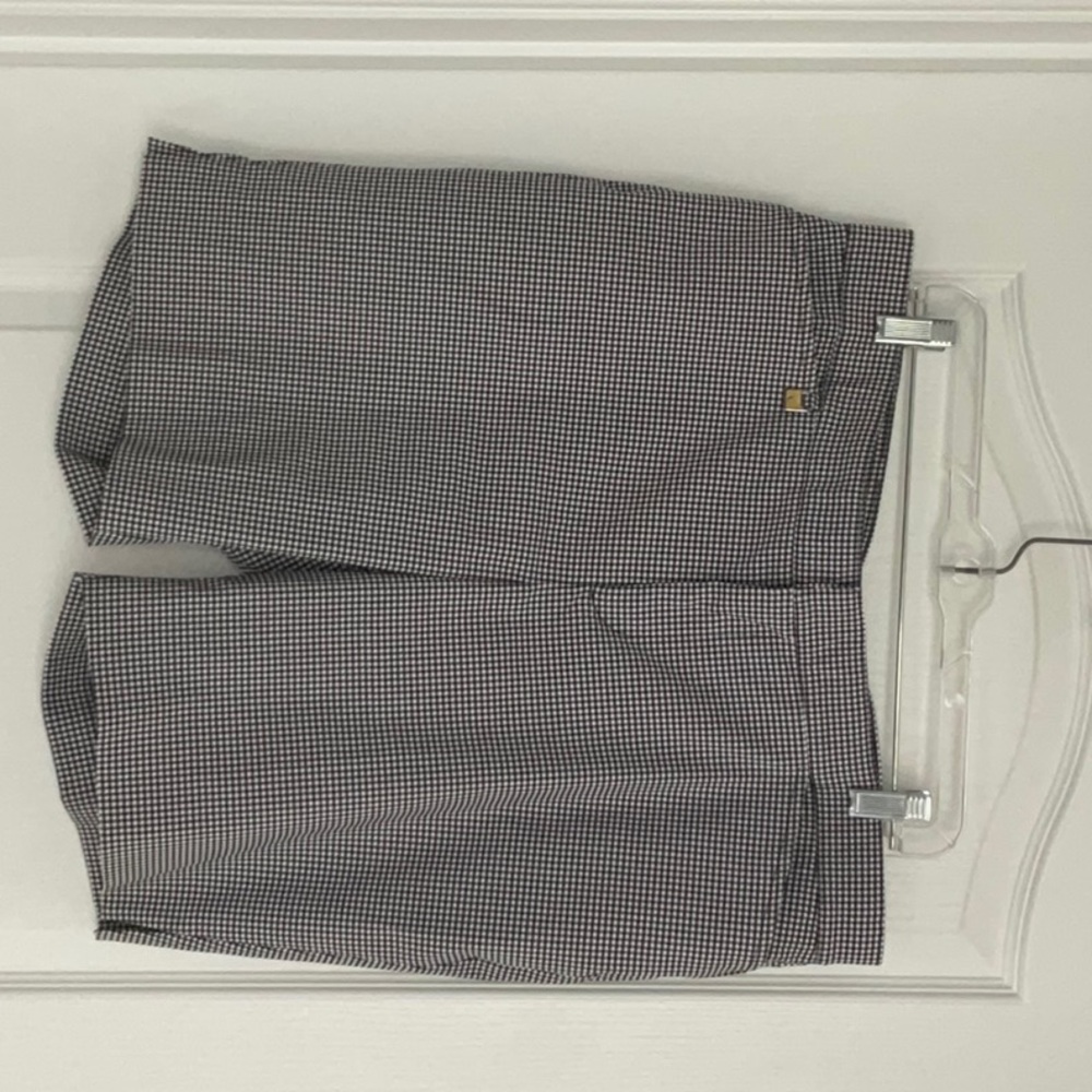 Peck & Peck Black and White Bermuda Shorts Tailored Design